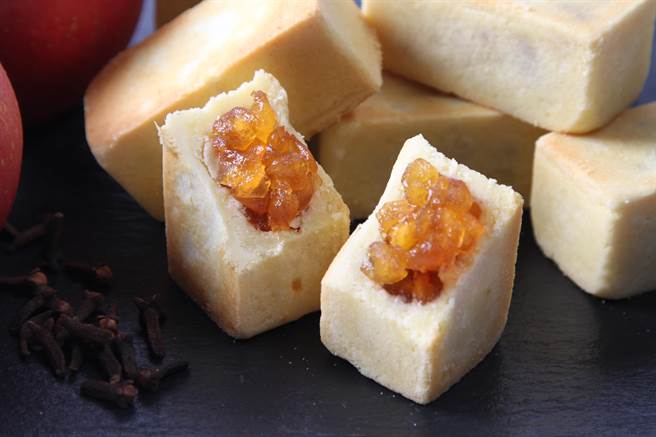 長榮空廚獲獎的紅酒丁香蘋果酥(長榮空廚提供)