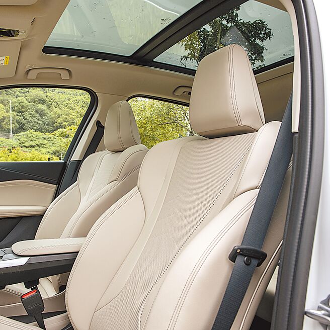 试驾车选配电动腰靠含按摩功能（1.8万元）。（陈大任摄）