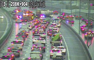 國3北上這路段紫爆！1槽車3小車追撞 車流回堵中