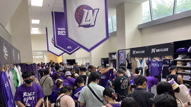 攻城狮球队商店。(黄及人摄／本报资料照)