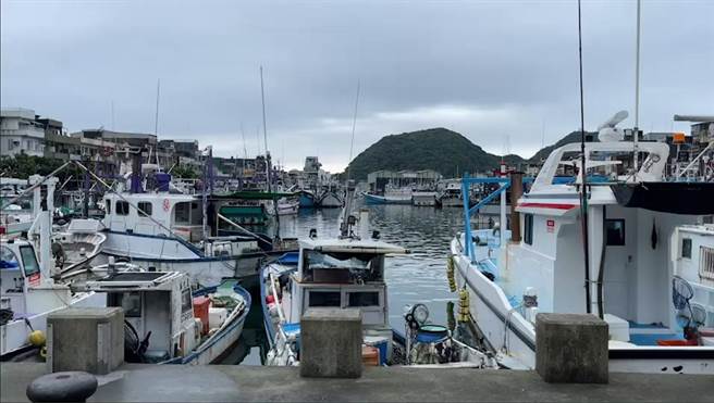 宜兰县苏澳镇1名71岁杨姓老翁，7日凌晨3时许，沿着南方澳渔港边散步，途中不小心跌落海里，发现时已无生命迹象。（民眾提供／吴佩蓉宜兰传真）