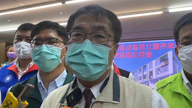 针对中央流行疫情指挥中心陈时中表示，「尽速火化就是24小时」，台南市长黄伟哲说，这是顺应大家的认知，对此说法表示尊重。(曹婷婷摄)