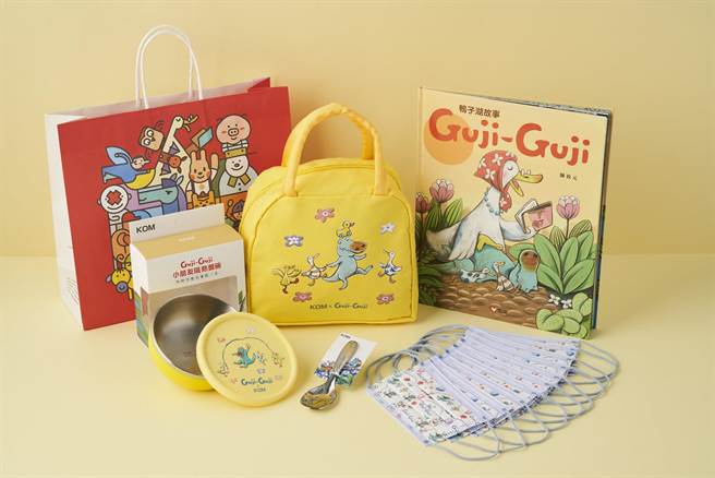 信誼基金會贈送禮袋給弱勢家庭孩童，裡面包括透過原創圖畫書及授權製作的口罩、日本KOM聯名餐碗等。（信誼基金會提供／林志成台北傳真）