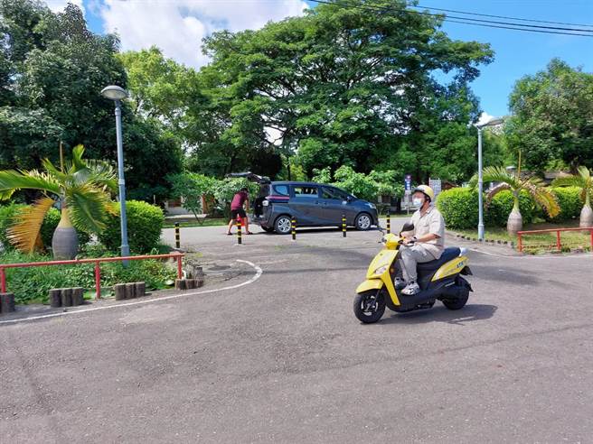 高雄市第六家共享運具ATR共享機車上線。（高雄交通局提供／高雄洪靖宜傳真）