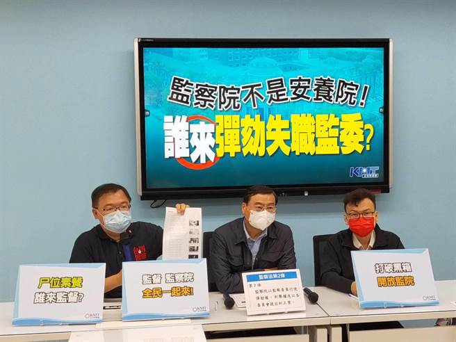 國民黨主席朱立倫談九二共識是沒有共識的共識，遭民進黨批評學前總統陳水扁，國民黨團召開記者會時批民進黨只會張嘴叫。（國民黨團提供）