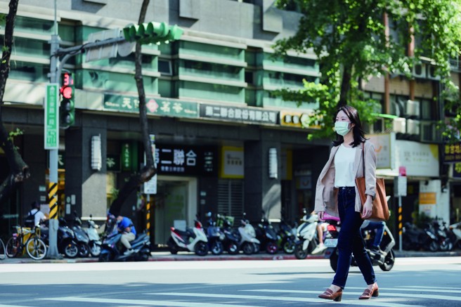 在漫長的職涯中，人們應定期審視工作現況、適時重整腳步，才能釐清方向，踏出更穩的職場下一步。（攝影／林冠良）