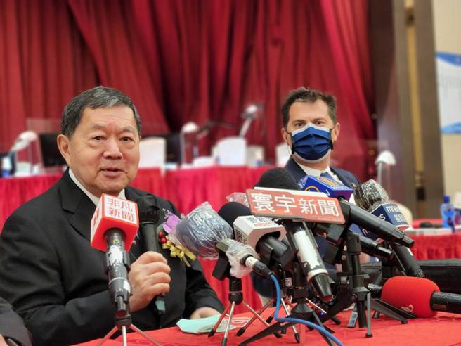 （遠東集團董事長徐旭東、執行副總徐國安今日出席裕民股東會。圖／邱莉玲）