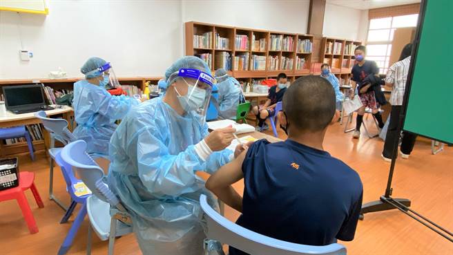 校园疫苗覆盖率高，台东县政府教育处宣布自13日起恢復高级中等以下学校实体课程。（蔡旻妤摄）