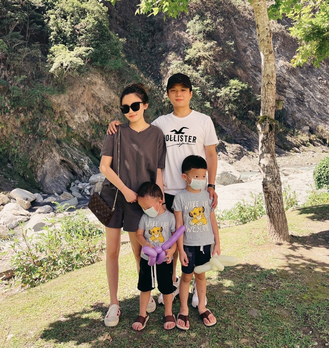 王聰宇轉職到永慶房屋挑戰房仲業務工作，爭取高額的業績獎金。圖/永慶房屋提供(疫情前拍攝)