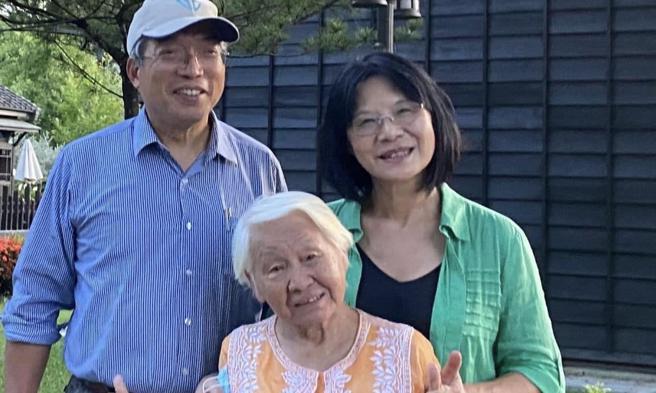 简秀枝》在嘉义蹭到一个妈