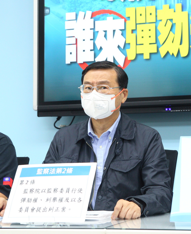 消防局日前坦承，为了重现当时119进线量爆增忙碌情况，故「还原当时话务繁忙情况」让恩恩爸了解，引发各方批评「演戏偽造」。对此，国民党立法院党团总召曾铭宗（如图）8日受访表示，「还原就是还原当时的情况，哪有偽造？」，盼恩恩的爸爸体谅基层公务员。（张铠乙摄）