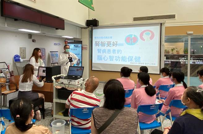 腎臟科吳文中主任邀請劉怡君心理師主講「腎智更好-腎臟病患者的腦心智功能保健」。（部苗醫院提供／李京昇苗栗傳真）