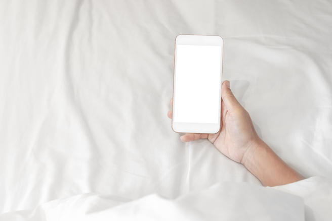 台北一名人夫控诉，妻子先前与小王发生性关系时，曾不小心拨打电话给他，他整整听了47分钟妻子与他人交欢的声音。（示意图／Shutterstock）