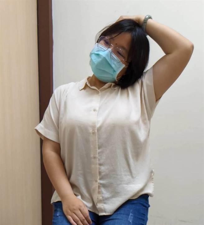 放松头颈。（大千医院提供／李京升苗栗传真）