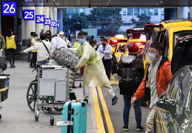 指挥中心松绑入境检疫天数为3+4，外界忧心会让新的变种病毒BA.5进来，造成另一波疫情。（资料照）