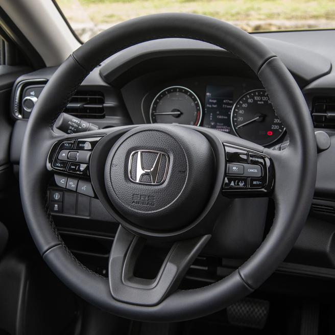 HONDA HR-V S+勁化版多功能方向盤。（陳大任攝）