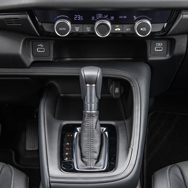 HONDA HR-V S+勁化版排檔座設計。（陳大任攝）