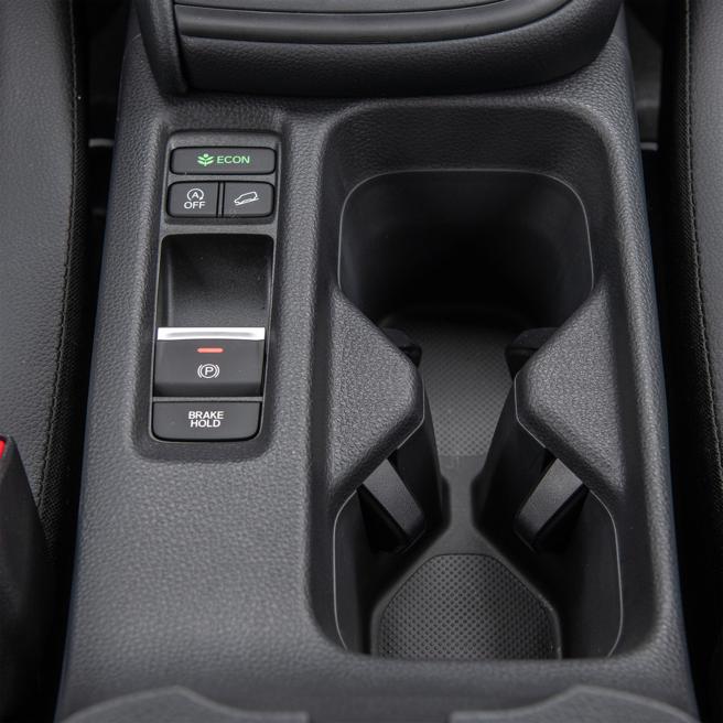 HONDA HR-V S+勁化版中央置杯。（陳大任攝）