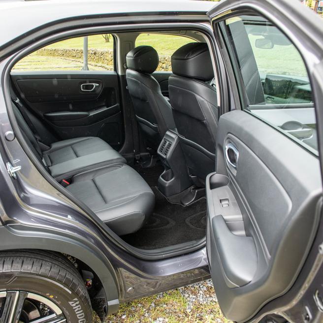 HONDA HR-V S+勁化版後門開度大，方便乘客進出。（陳大任攝）