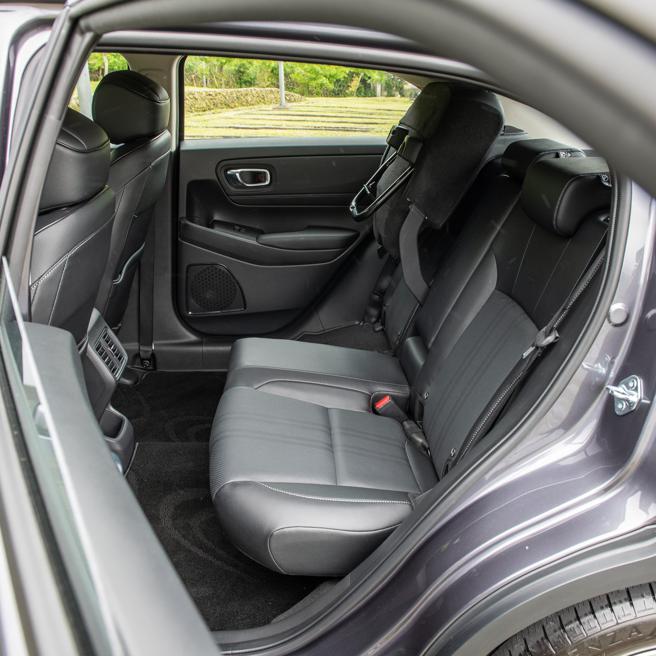 HONDA HR-V S+勁化版左右分離摺疊。（陳大任攝）