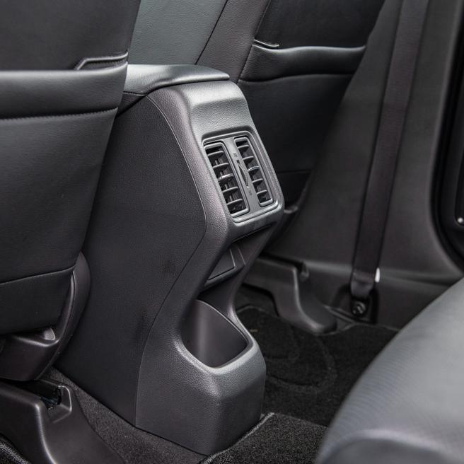 HONDA HR-V S+勁化版後座出風口下方有置物區。（陳大任攝）