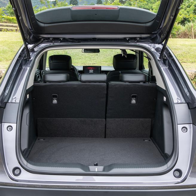 HONDA HR-V S+勁化版行李廂空間平整。（陳大任攝）