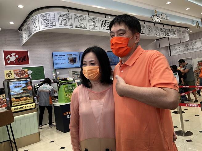 统一集团董事长罗智先夫妇。(图／吴静君摄)