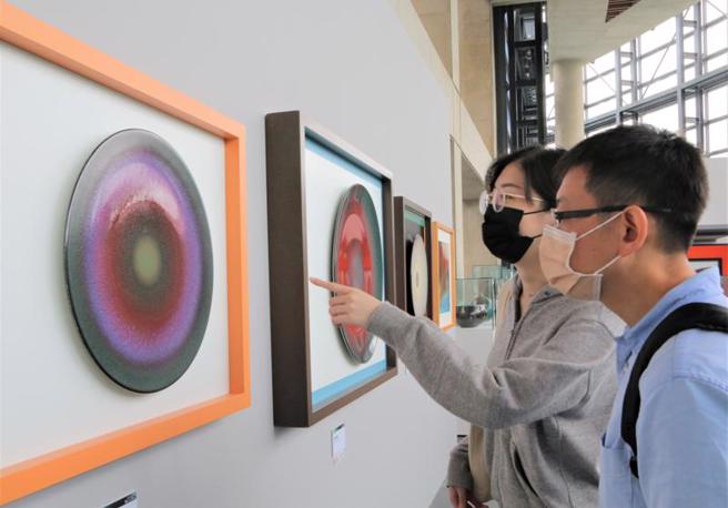  新北市莺歌陶瓷博物馆即日起至7月3日展出「釉之丘壑」王修功回顾展49件作品，欢迎民眾前往参观。（图/ 中央社）