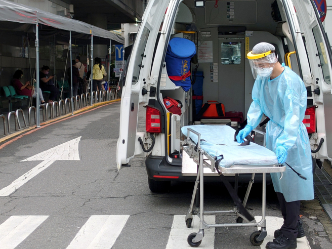 近期有民眾向媒体投诉，父母感染新冠后因其他综合疾病死亡，同样接受24小时内火化规定，但向卫福部申请补助时却被打回票，理由是公卫专家驳回死者的死亡诊断。（图／示意图，记者黄世麒摄影）