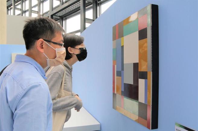  新北市莺歌陶瓷博物馆即日起至7月3日展出「釉之丘壑」王修功回顾展，盼透过其各阶段的创作，带领民眾更多认识陶瓷艺术。（图/ 中央社）