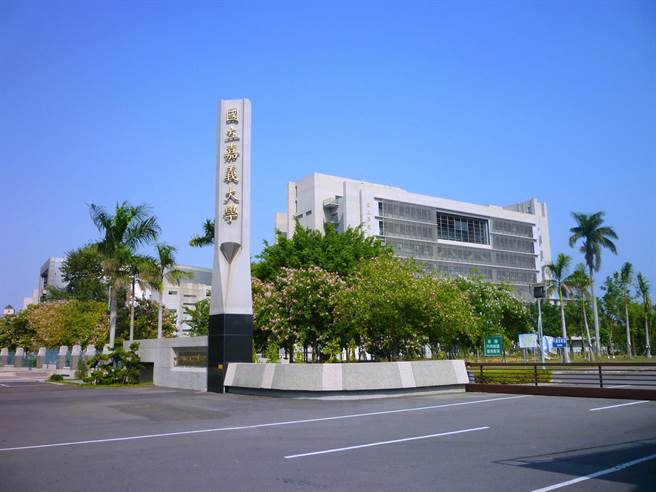 看到唐于田的剛毅堅強，嘉義大學規畫提供他近40萬助學金和校內工讀機會，希望唐于田能安心來嘉大就讀。（嘉大提供∕呂妍庭嘉義傳真）