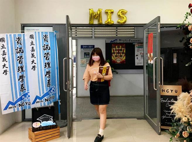 看到唐于田的剛毅堅強，嘉義大學規畫提供他近40萬助學金和校內工讀機會，希望唐于田能安心來嘉大就讀。（嘉大提供∕呂妍庭嘉義傳真）