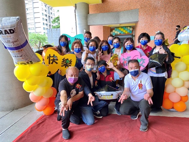 碧华国中运用科技、虚实整合举办学生最难忘的毕业典礼。(照片/新北市教育局提供)