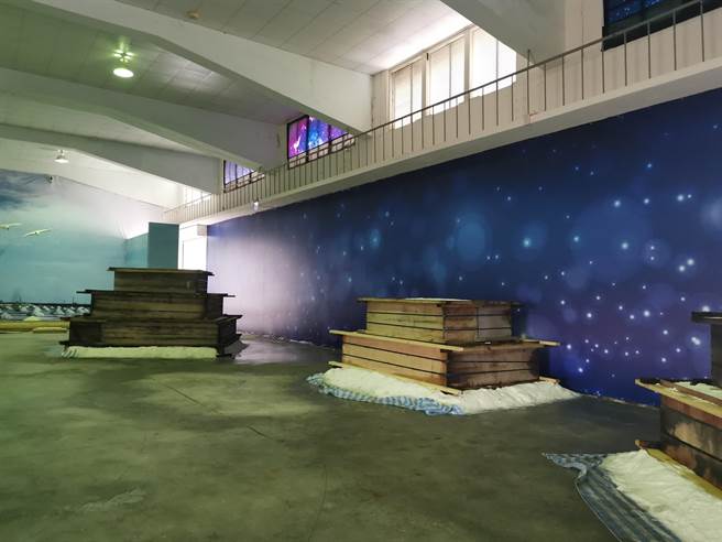 一見雙雕藝術季首度開放民眾參觀鹽雕過程。（劉秀芬攝）