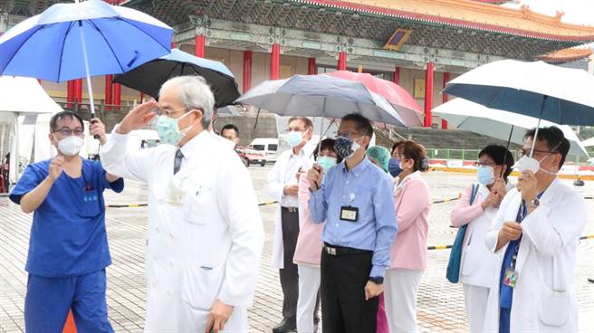 北荣自由广场「车来速」防疫急门诊今日完美落幕。（北荣提供）