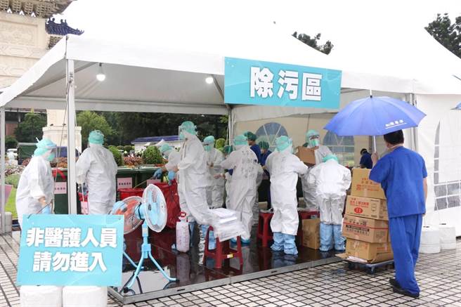 北荣自由广场「车来速」防疫急门诊今日完美落幕。（北荣提供）