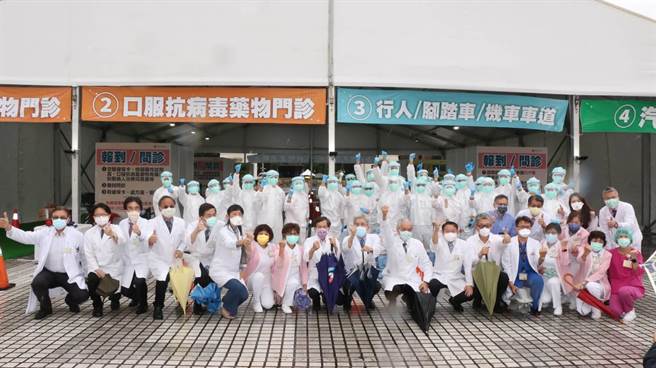 北荣自由广场「车来速」防疫急门诊今日完美落幕。（北荣提供）