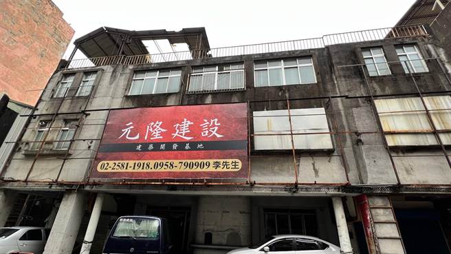 台南市新营区早年的戏院，只剩康乐戏院没被拆除，但据悉已有建商规画在此地盖房子，最后一处见证新营戏院兴衰的建筑，恐就此消失。（张毓翎摄）