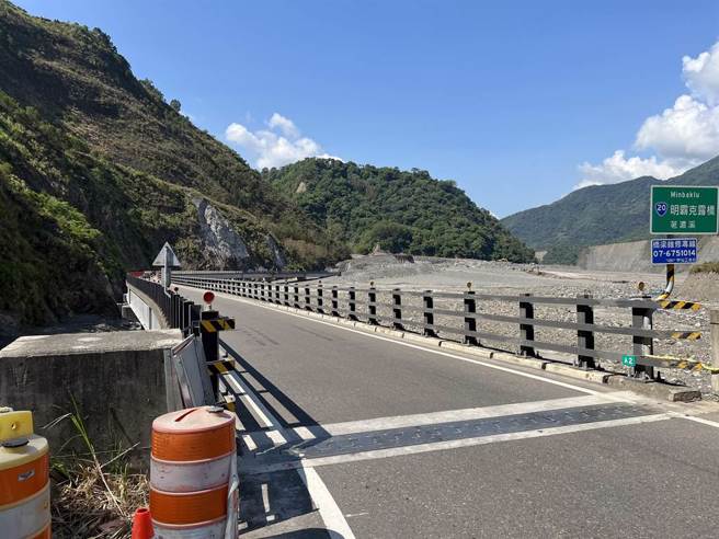梅雨锋面为南横沿线带来上毫百米雨量，明霸克露钢便桥7日晚间实施预警性封闭，今早天空放晴提前开放通行。（本报资料照片）
