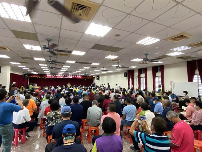 農委會自去年起推動「稻作四選三」政策，造成誤解，立委陳素月8日緊急邀集農委會下鄉辦理說明會，農民出席踴躍。（陳素月提供／吳敏菁彰化傳真）