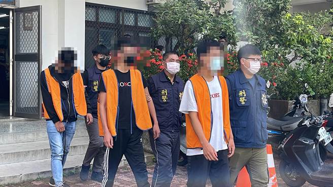 恒春8旬老妇日前遭假检警诈骗，一口气被骗走80万现金，所幸警方不仅逮获车手还把钱原封不动讨回来。（警方提供／谢佳潾屏东传真）