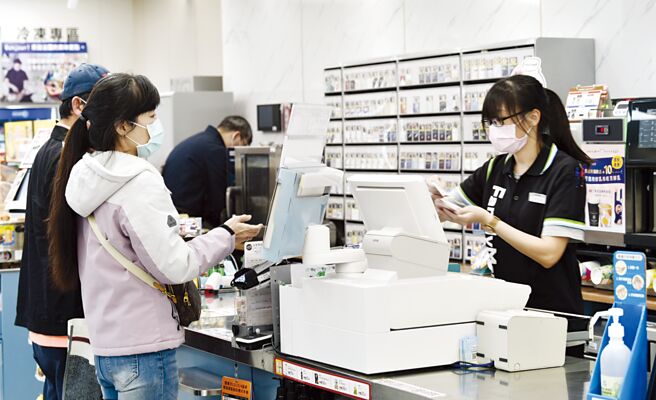 疫情下，线下线上服务板块挪移，打破时间、空间场域的远距服务日渐重要。图／本报资料照片