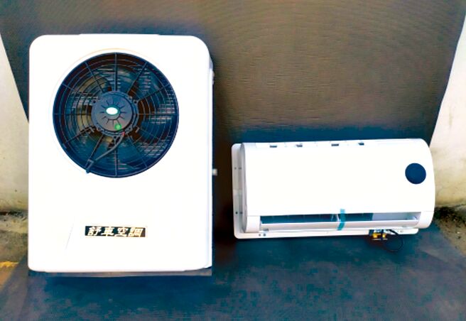 舒车停车冷气可解决车辆关闭引擎后的空调需求，有背挂型及置顶型供选择，适合各种营业车辆安装；图为背挂型。图／新舒车企业提供