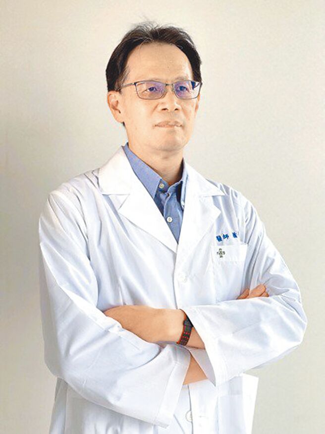 「彰基风暴」越演越烈，去年同样遭无端不续聘的耳鼻喉科名医萧信昌（见图）发表千字公开信，直指掀起彰基风暴的就是院长陈穆宽。（本报资料照片）