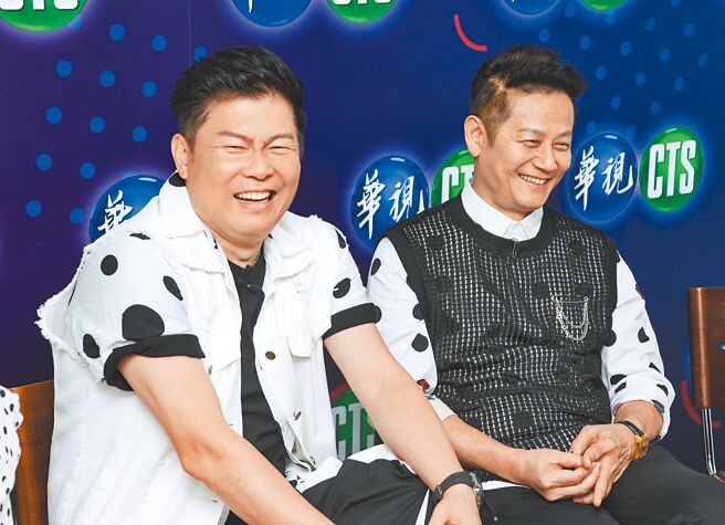 曾国城（左）、徐乃麟昨被问今年金钟奖将分2天举办一事，直言根本浪费钱。（罗永铭摄）