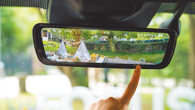 福特六和本月主打国产全车系享「好配智由配」限时优惠，例如360度环景影像行车辅助系统、车载智慧娱乐系统、E-Mirror电子式智慧后视镜（见图）等，轻松升级超值配件。（福特六和提供）