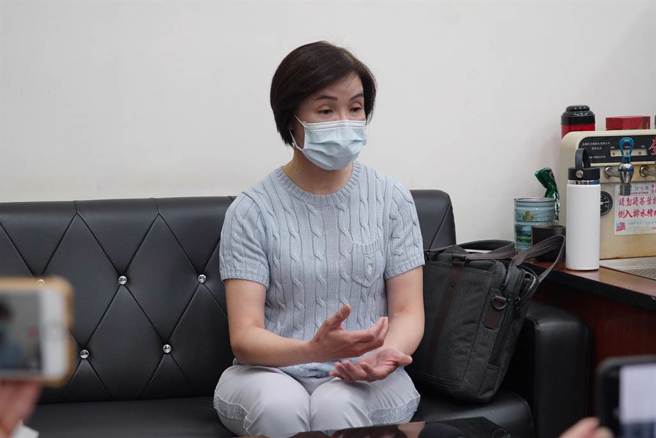 針對彰基對丈夫的指控，邱足滿痛斥院方移花接木，將完全不相關的案子連在一起，且聲明中的說法根本只想蒙騙外行人。(圖／吳建輝攝)