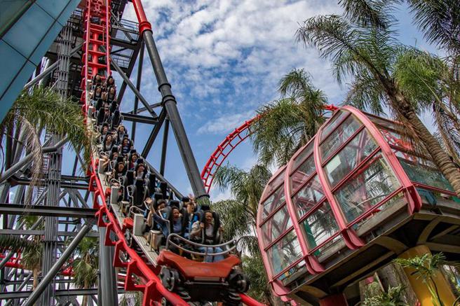 （台中丽宝与台南晶英合作「双城记 渡假趣」，住宿之外，游客可选择到丽宝陆地乐园「探索世界」挑战尖叫极限。图／台中丽宝乐园提供）