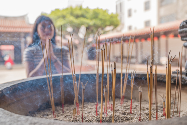 6/10是天赦日，把握最佳祭拜时机帮自己转运、补财库。（示意图／shutterstock）