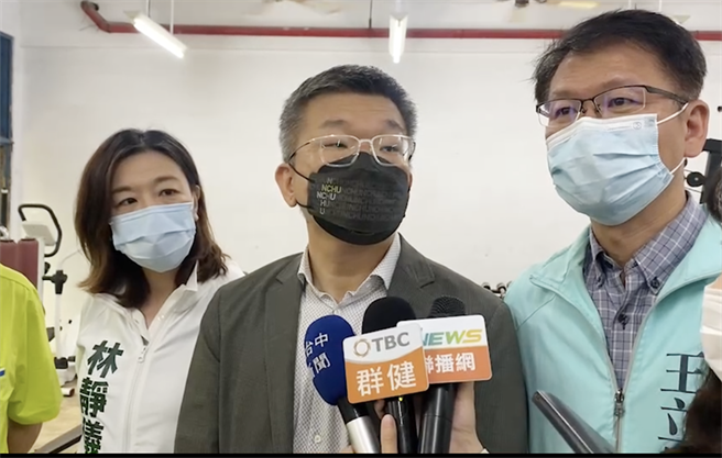 立法院副院長蔡其昌說，台中市府更改捷運路線，就要有能力跟中央溝通，不能發生問題就推給中央。（陳世宗攝）